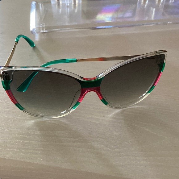Green and Red Designer Style Sunglasses - Picture 1 of 4